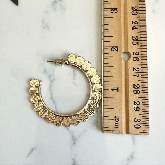 2/$30🌵 Gold Flower Petal Hoop Earrings Thick Bohemian Scalloped Edge Jewelry NEW - Picture 8 of 13